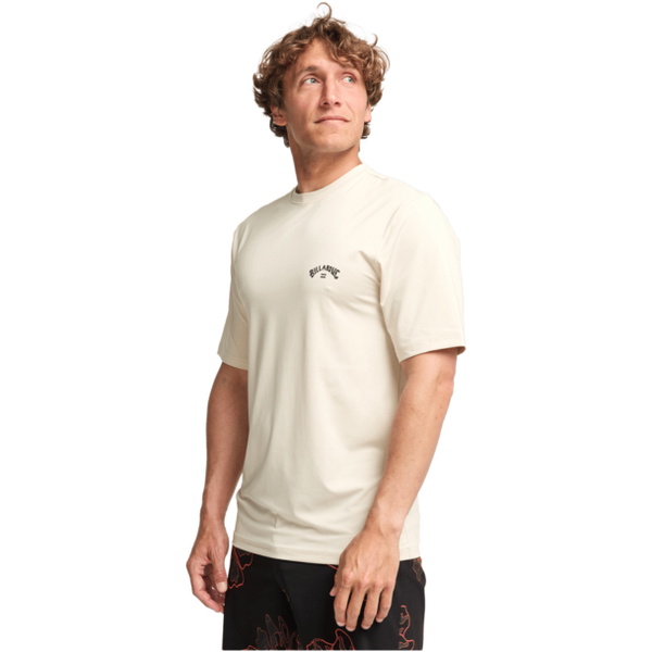 2026 Billabong Heren Arch Wave Lycra-hemd Met Korte Mouwen EBYWR03019 - Chino